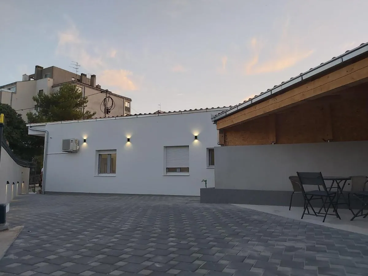 Apartment Apartman Dino Trogir